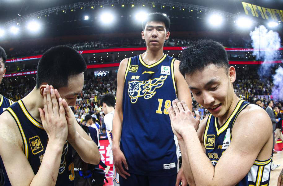 徐杰17分广东逆转青岛王哲林20+10上海胜广州